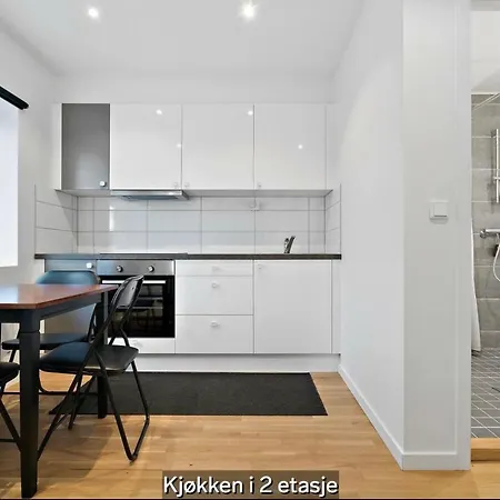 New Renovated Top Floor In Honningsvag, North Cape *